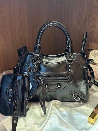 Bolsa Feminina de Mão Médio Tiracolo Transversal Quadrada Vem com Carteira